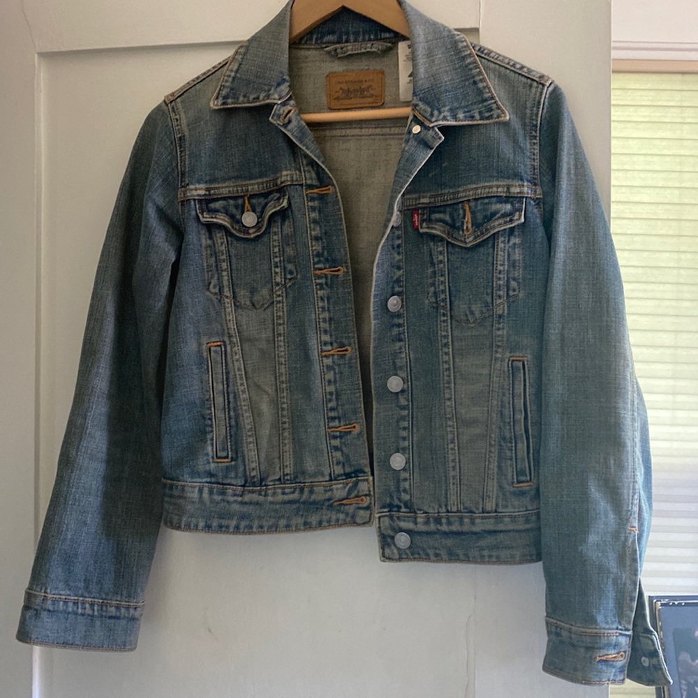 Levi’s Jean Jacket Size Small